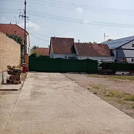 Apartament Dragulj 2 *